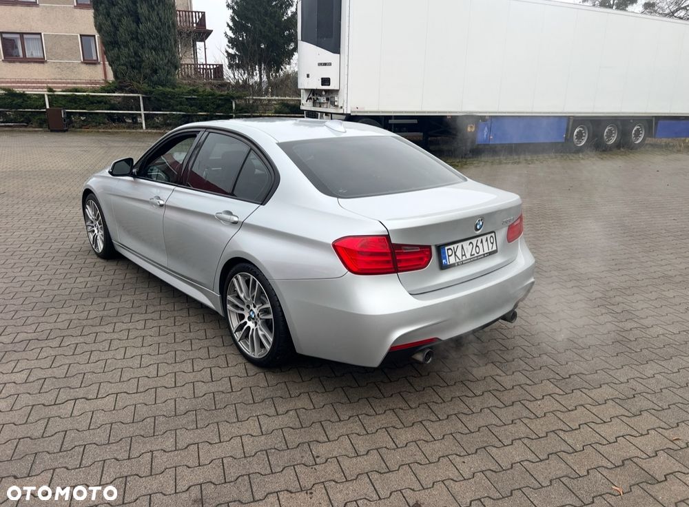 BMW Seria 3 335i Sport-Aut Luxury Line - 31