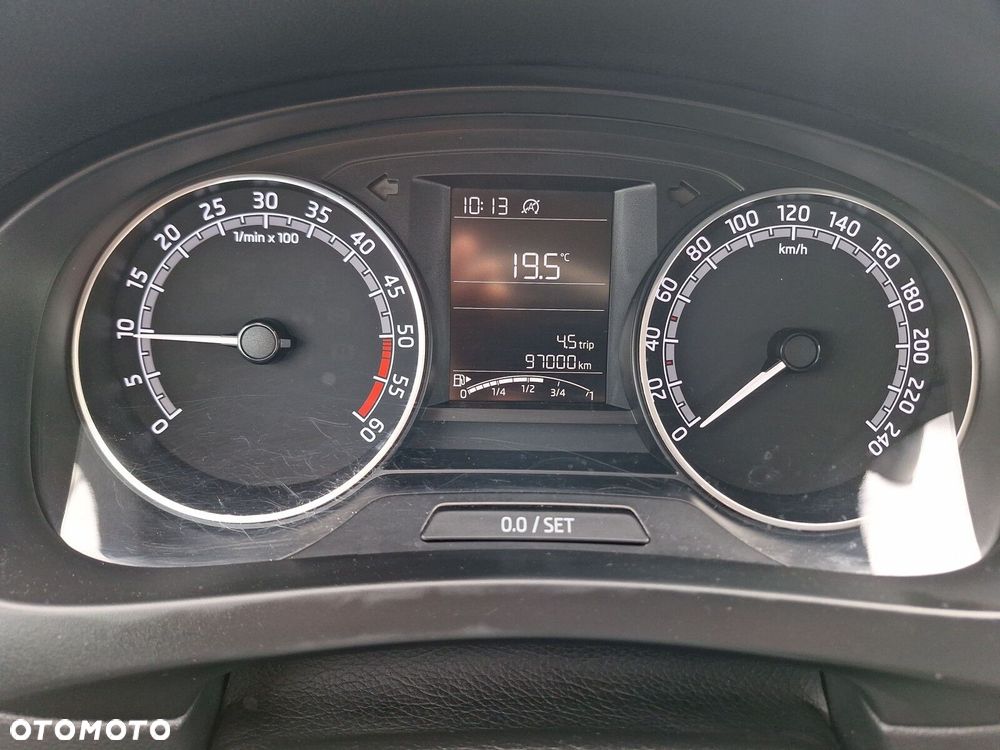 Skoda RAPID - 16