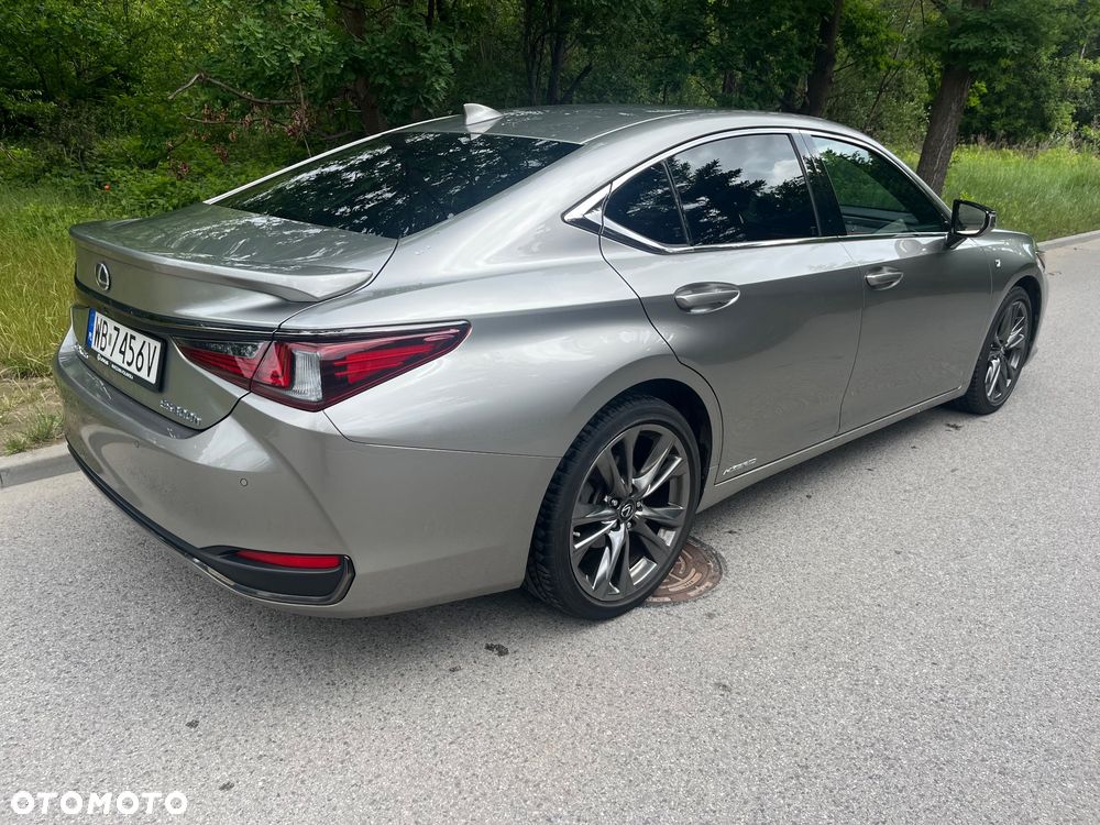 Lexus ES 300h F Sport - 3