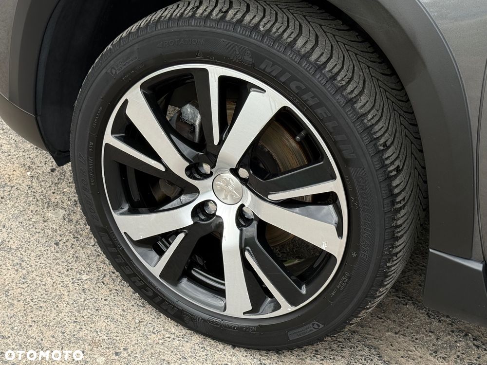 Peugeot 2008 1.2 Pure Tech Allure S&S - 16