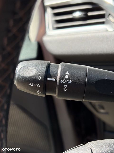 Peugeot 208 - 13