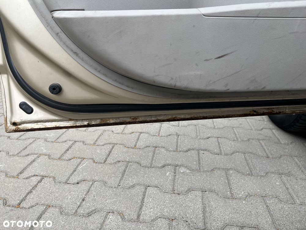 Chrysler Town & Country - 15