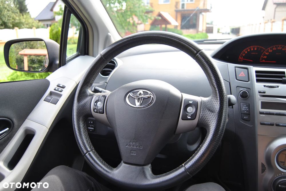 Toyota Yaris 1.33 VVT-i Executive - 18