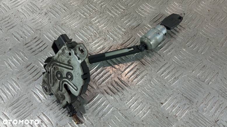 ZAMEK MASKI FORD FOCUS MK2 - 1