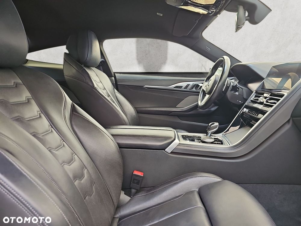 BMW Seria 8 - 22