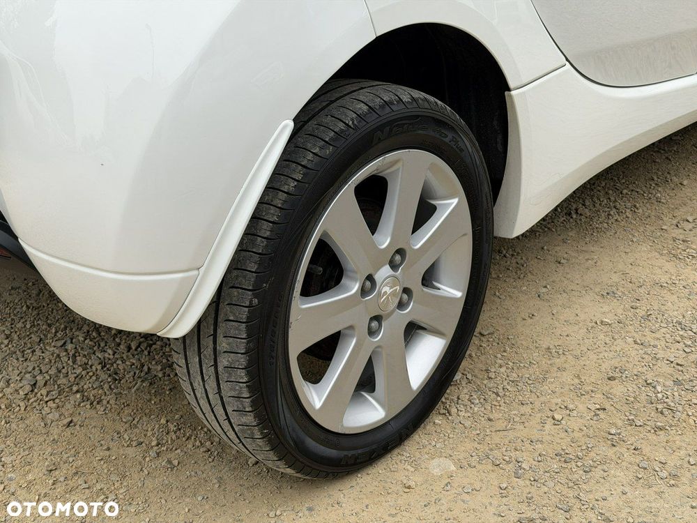 Peugeot iOn High Line - 9