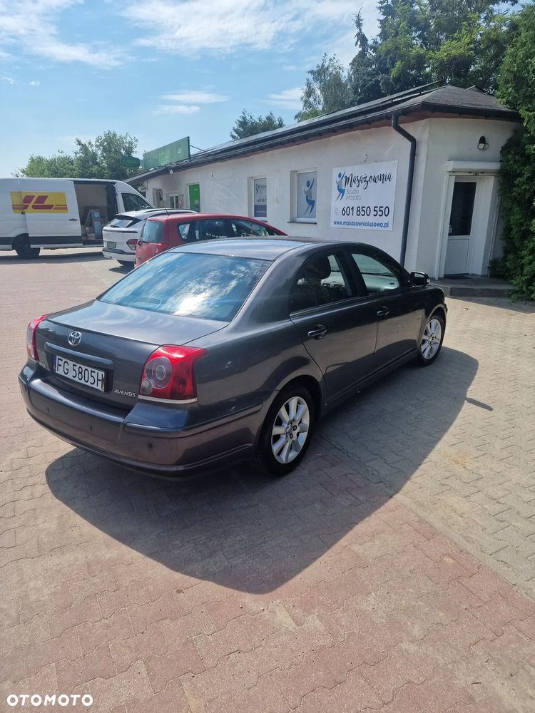 Toyota Avensis 1.8 VVT-i Sol - 2