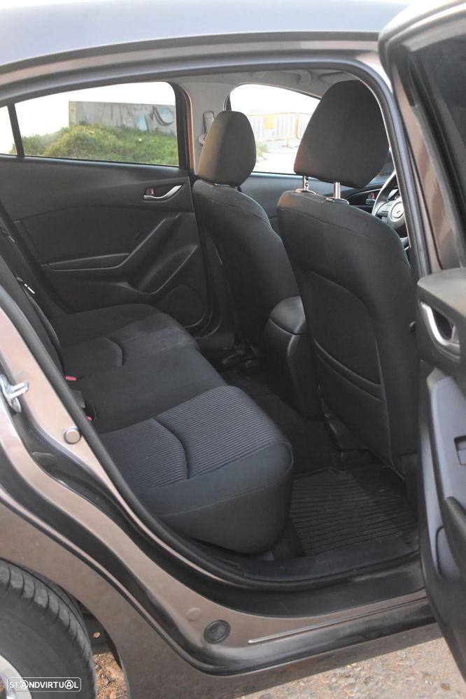 Mazda 3 Hatchback 1.5 Sky-G Evolve Navi - 26