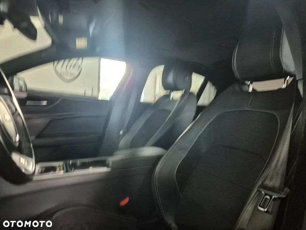 Jaguar XE 2.0 D R-Sport - 17