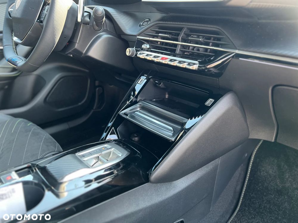 Peugeot 2008 PureTech mHEV GT e-DCS6 - 19