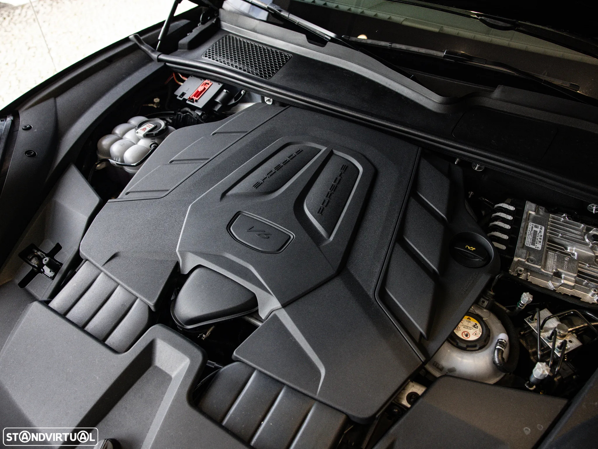 Porsche Cayenne Coupé E-Hybrid - 13
