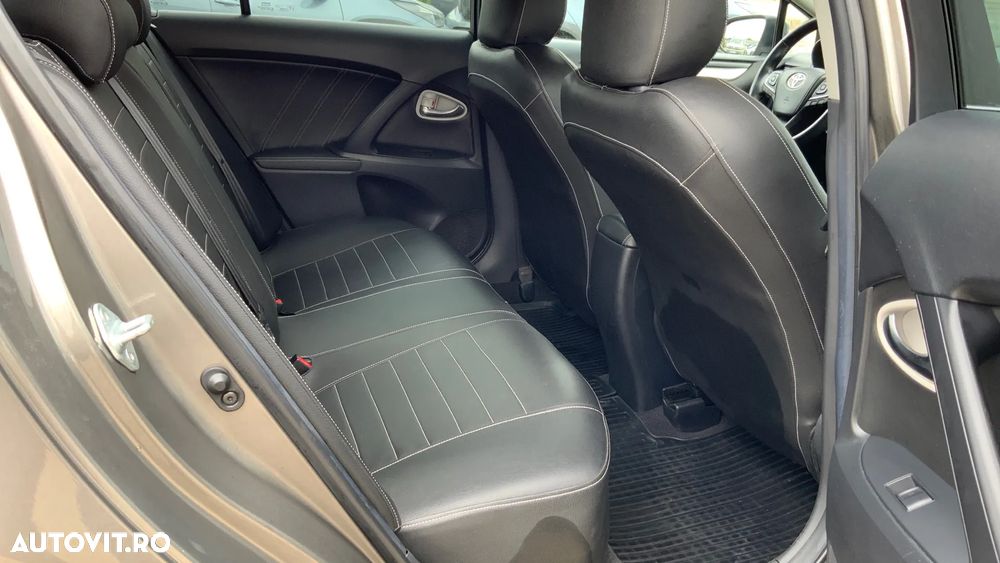Toyota Avensis 1.8 Comfort - 16