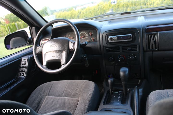 Jeep Grand Cherokee - 16