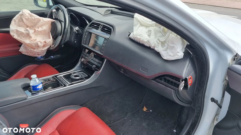 Jaguar XE 20d R-Sport Ingenium Edition - 21