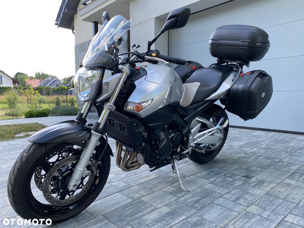 Suzuki GSR - 3