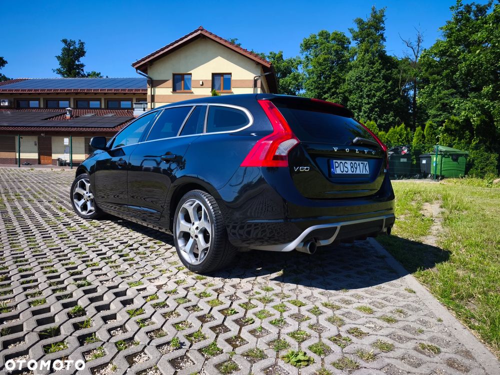 Volvo V60 D3 R-Design - 2