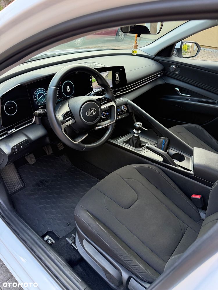 Hyundai Elantra 1.6 Smart - 25
