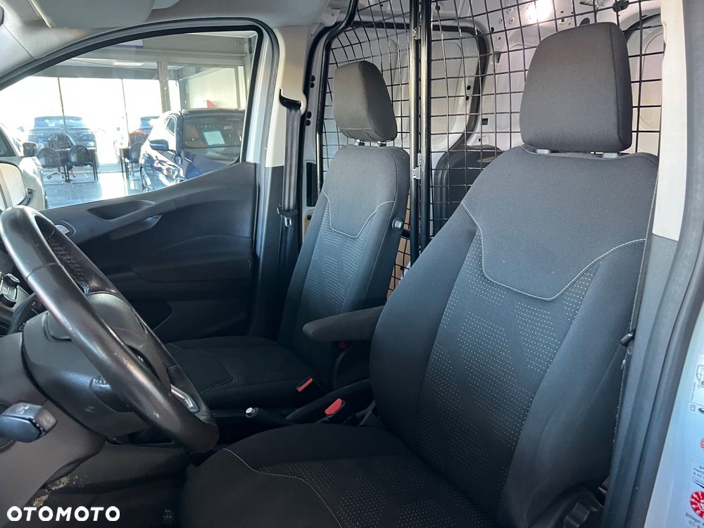 Ford Transit courier - 24