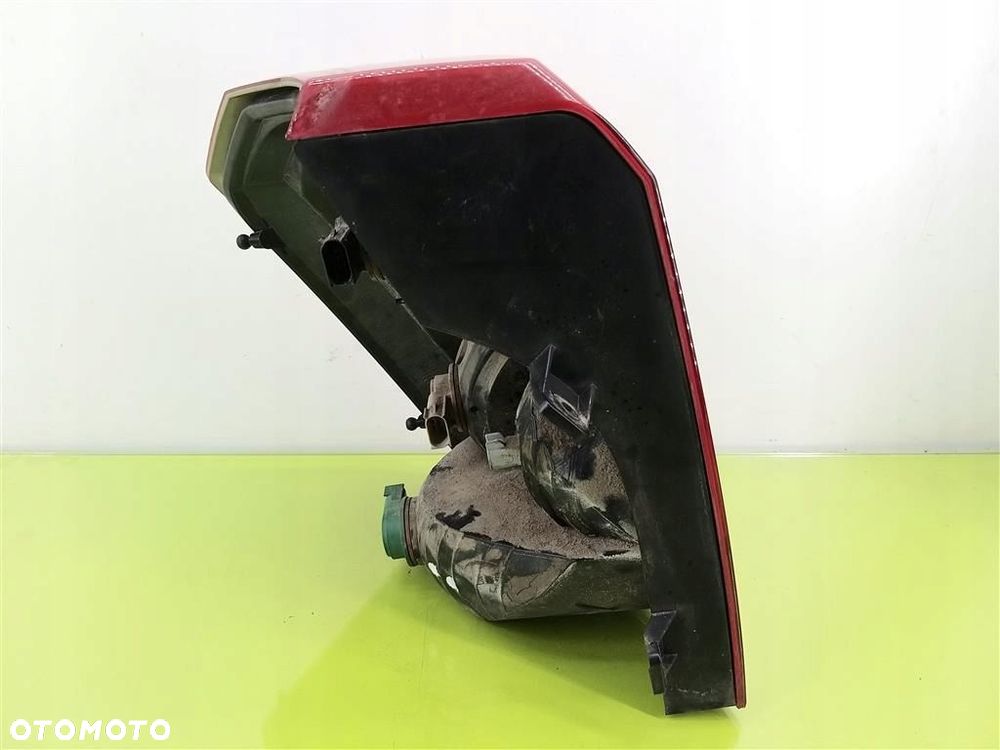LAMPA PRAWA TYLNA TYŁ DODGE CALIBER 07-12 R 05303752 - 3