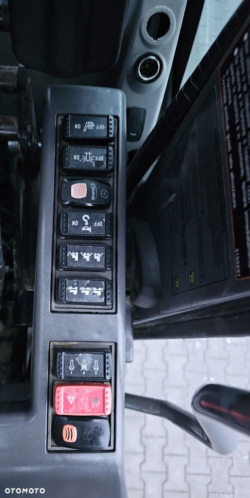 Hitachi ZX140W-3 - 10