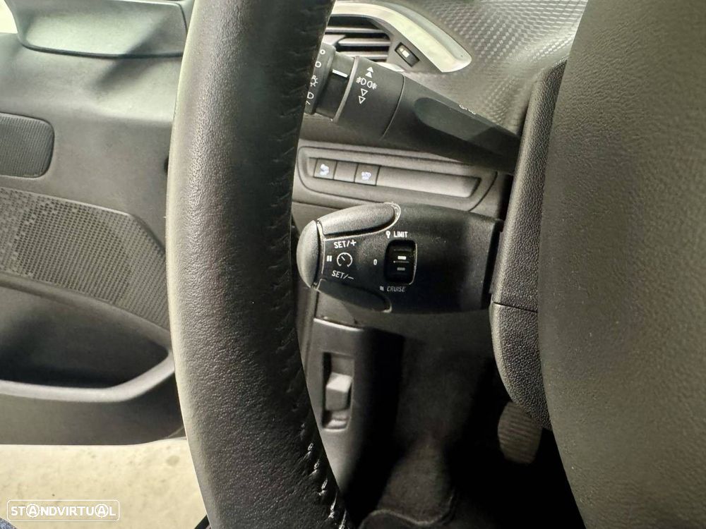 Peugeot 2008 1.2 PureTech Style - 13