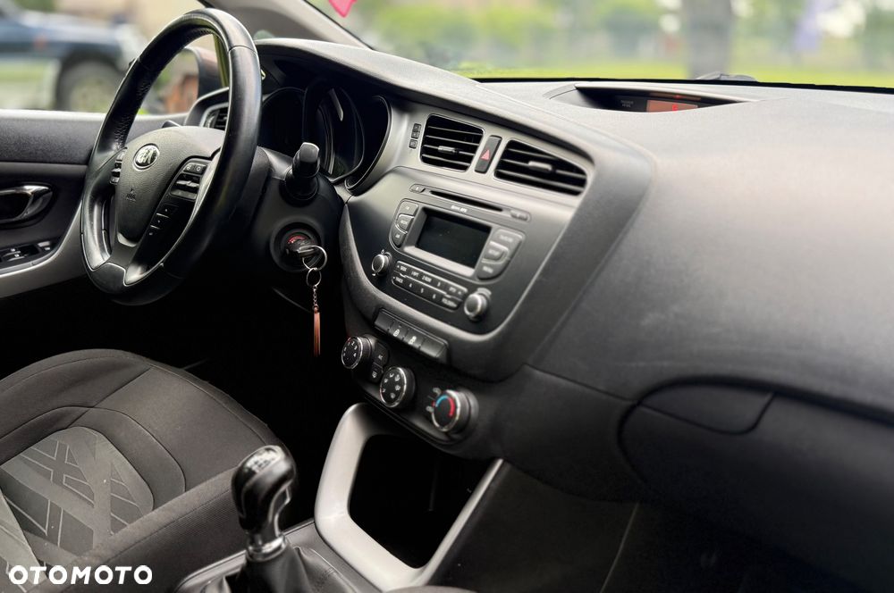 Kia Ceed - 8