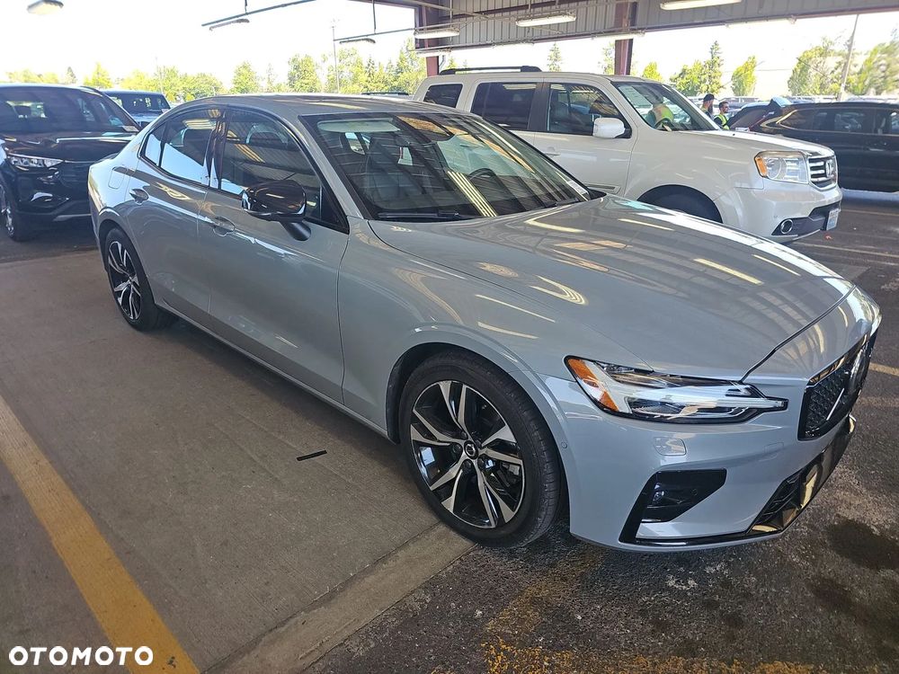 Volvo S60 B5 B AWD Plus Dark - 3