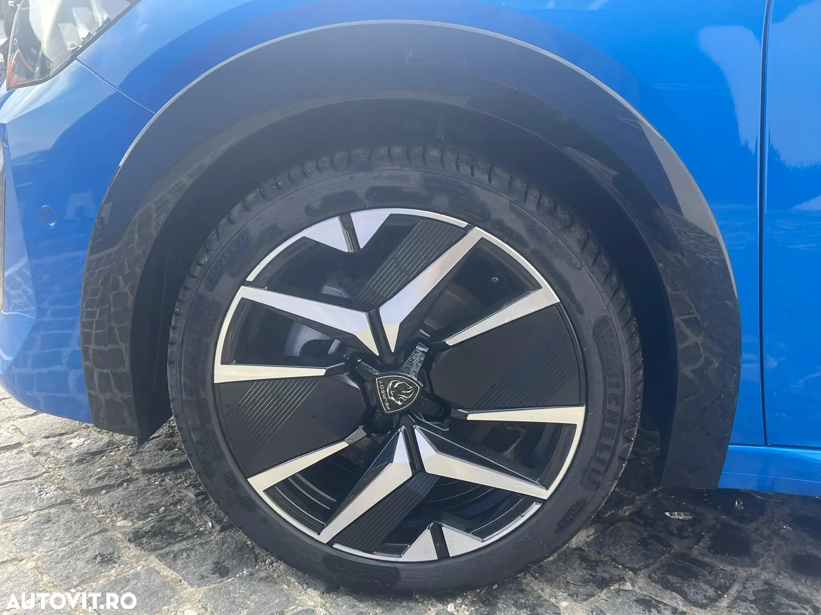 Peugeot 208 1.2L 100 e-DCS6 MHEV GT - 9
