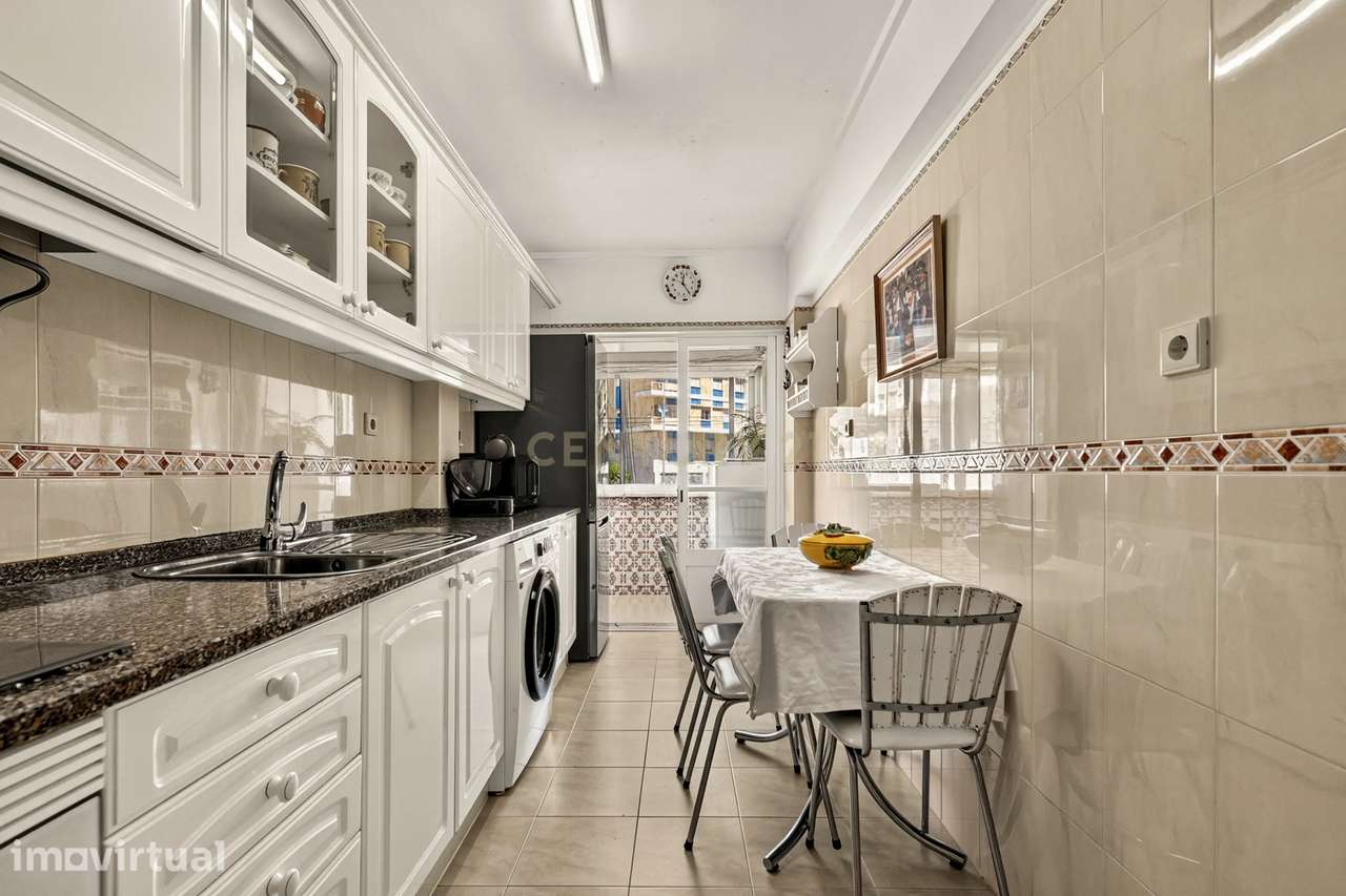 Apartamento T3 com Excelente Localização | Espaço | Luz | Centralidade - Grande imagem: 2/29