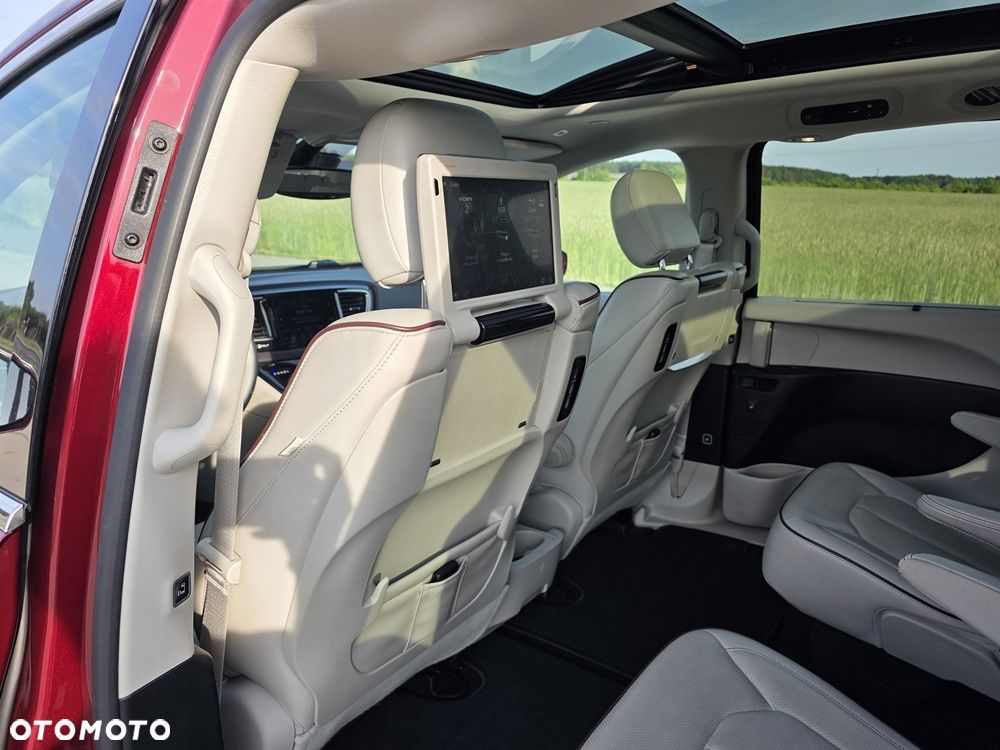 Chrysler Pacifica - 16