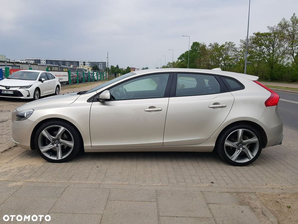 Volvo V40 T2 Momentum - 8