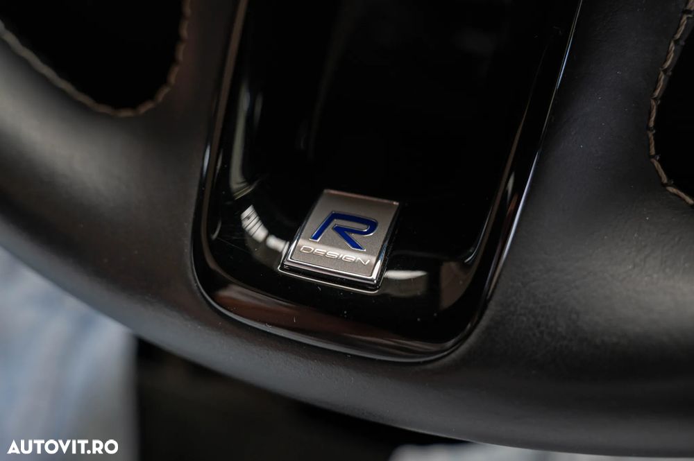 Volvo XC 60 D5 AWD Geartronic RDesign - 28