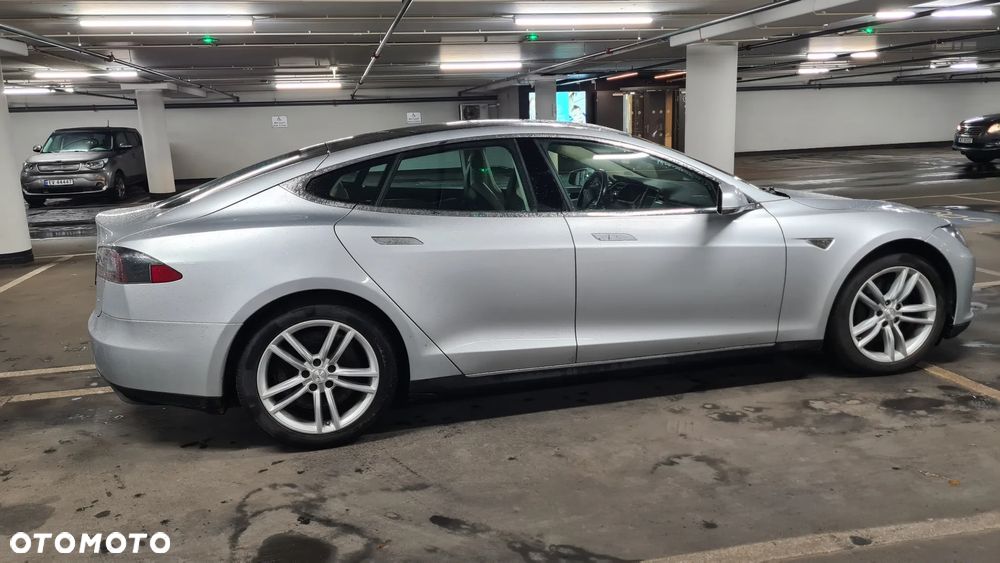 Tesla Model S 85 - 11