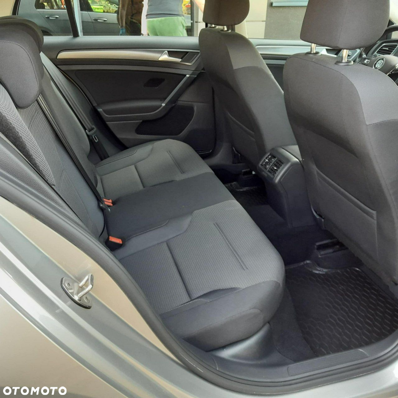 Volkswagen Golf - 6
