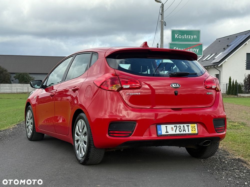 Kia Ceed - 27