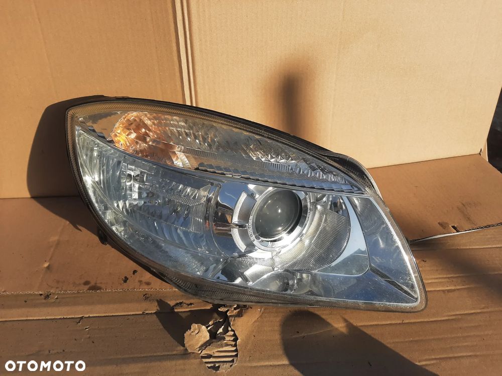 Lampa lewa  Skoda Fabia II Hella Europa - 4