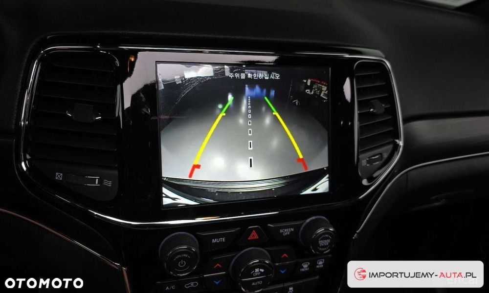 Jeep Grand Cherokee - 23