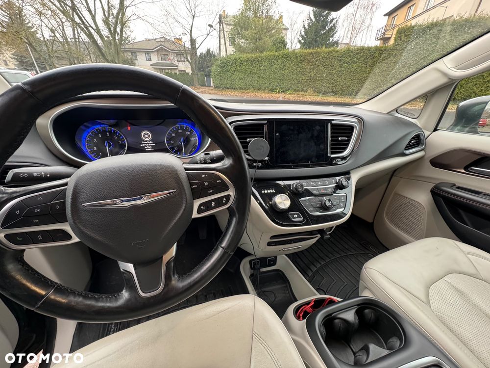 Chrysler Pacifica - 21