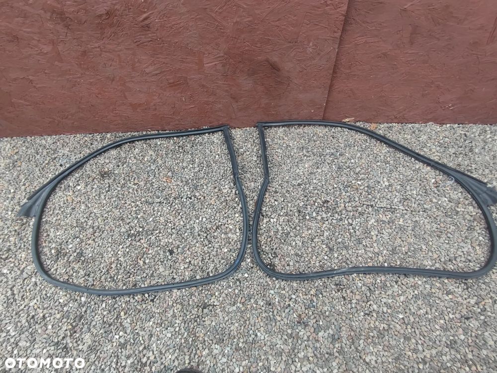 BMW E46 COUPE ORYGINALNE CZARNE USZCZELKI DRZWI LEWA / PRAWA ( USZCZELKA LEWA / PRAWA DRZWI )  PODGRZEWANE EUROPA O NR. 51 71 7 161 687 / 51 71 7 161 688 OEM - 1