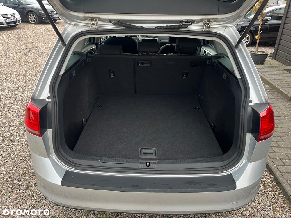 Volkswagen Golf 1.6 TDI DPF BlueMotion - 26