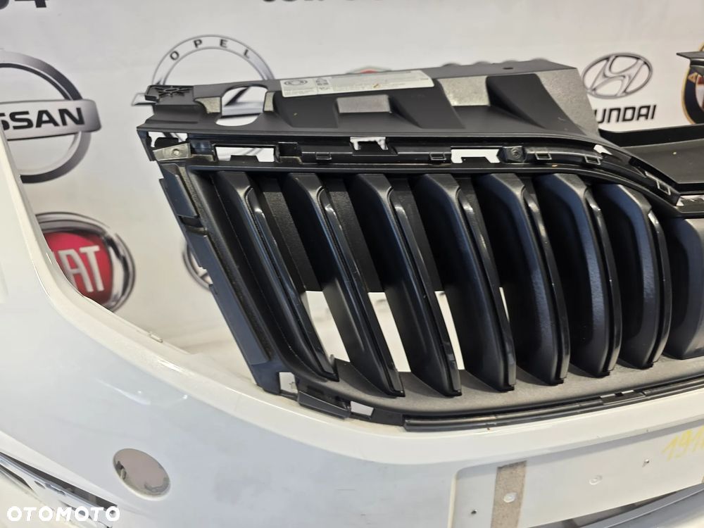 SKODA OCTAVIA 3 III RS / VRS LIFT 16- ŁADNY ZDERZAK PRZEDNI PRZÓD NA SPRYSKI + 4xPDC KOLOR BIAŁY METALIK NR 5E0807221AA NR AUKCJI NZ1912 - 15