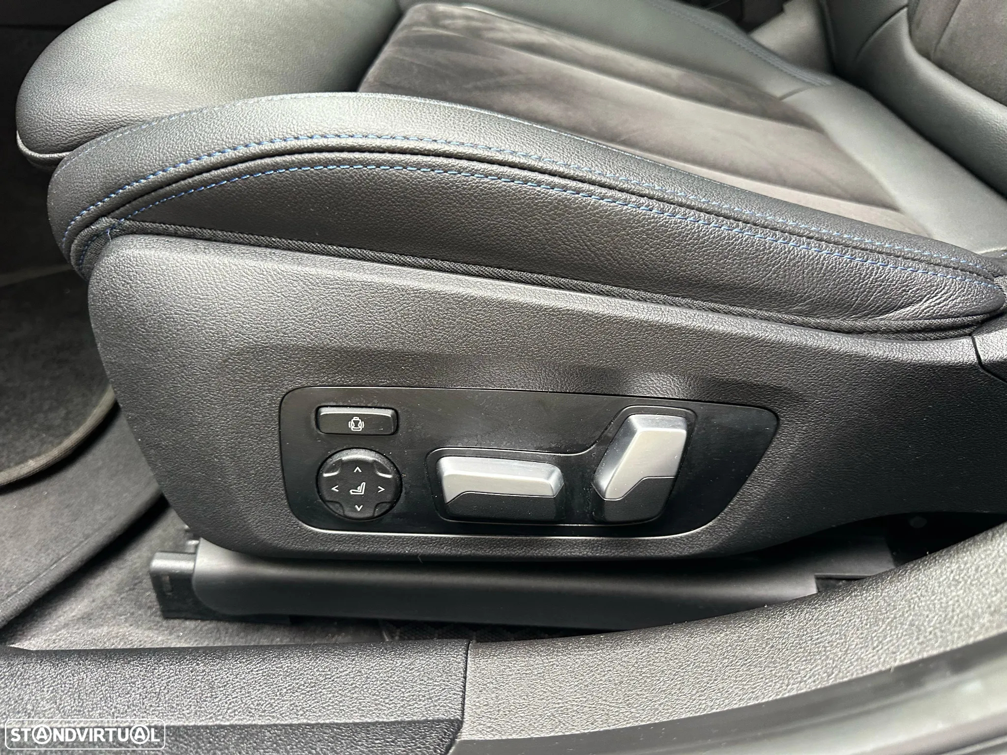 BMW 330 e Touring Pack Desportivo M Auto - 24