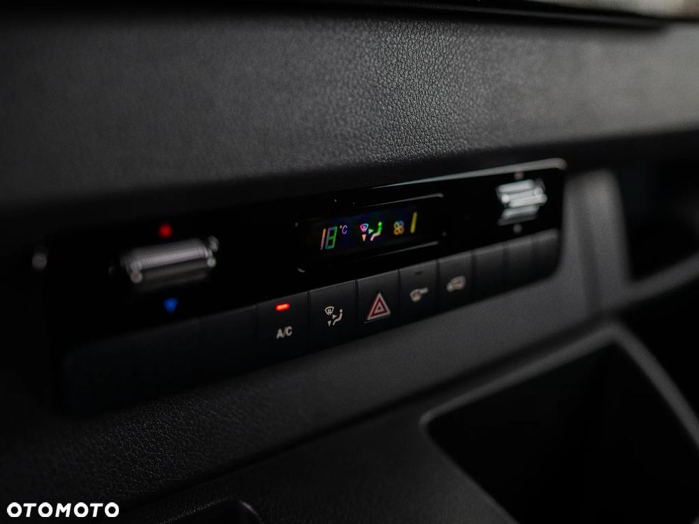 Mercedes-Benz Sprinter - 12