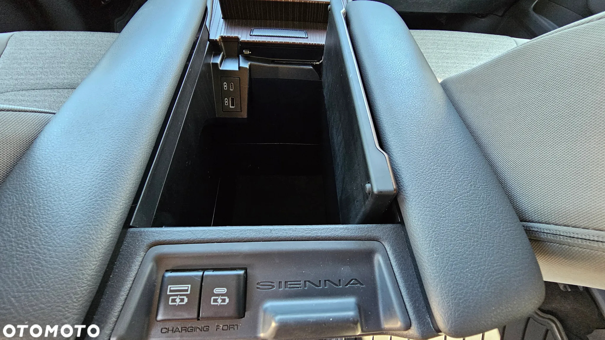 Toyota Sienna - 19