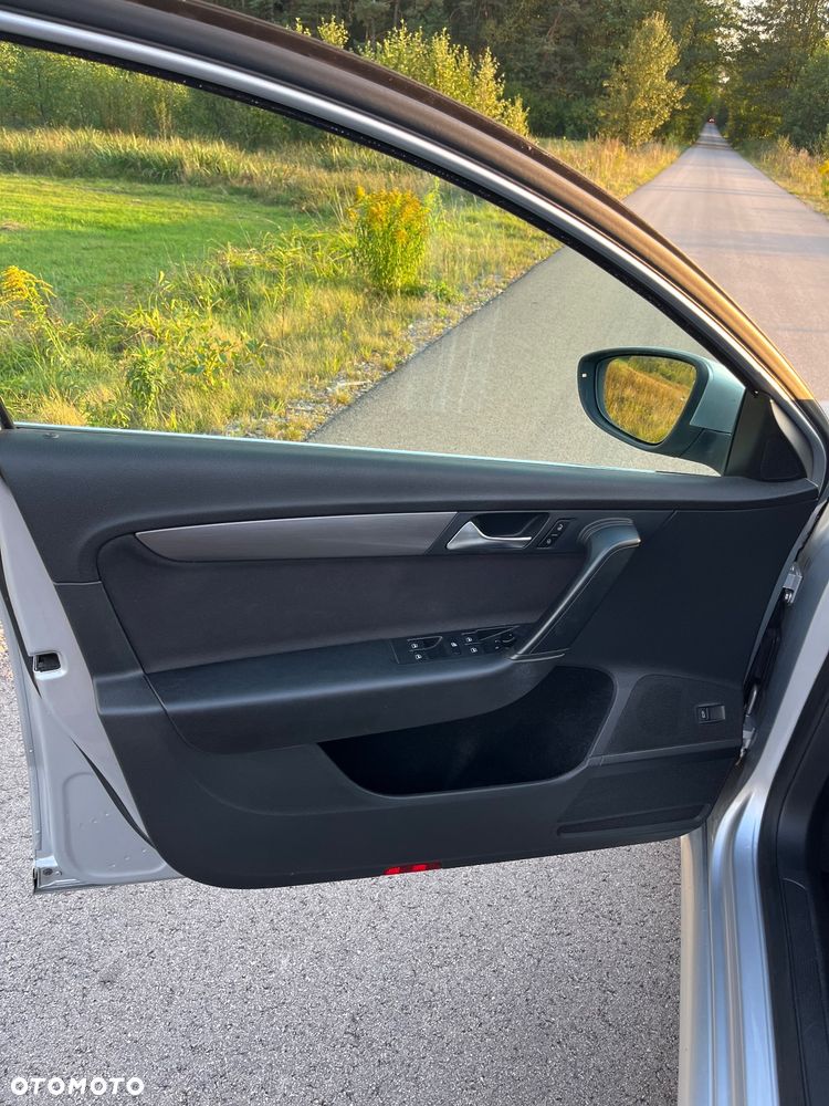 Volkswagen Passat 1.6 TDI Comfortline - 24