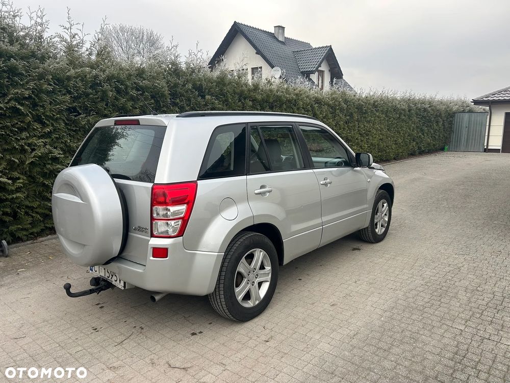 Suzuki Grand Vitara 2.0 De luxe - 2