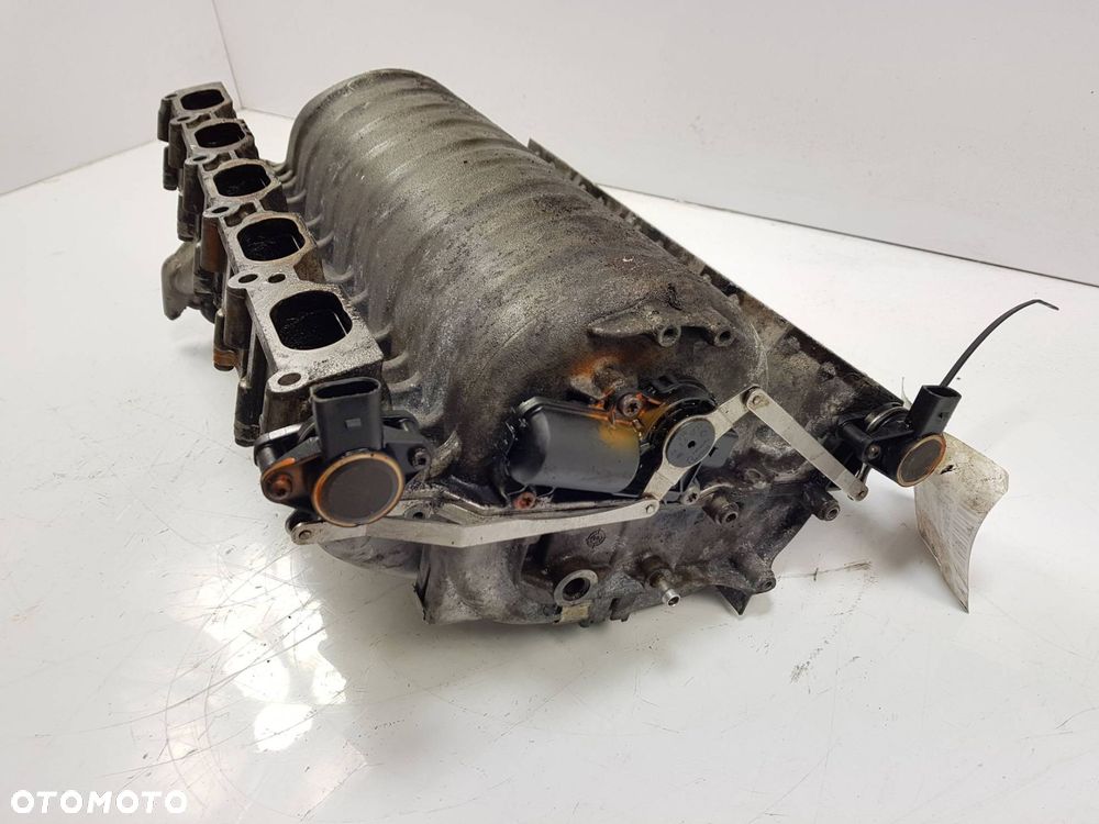 KOLEKTOR SSĄCY AUDI S8 D3 5,2 FSI - 10