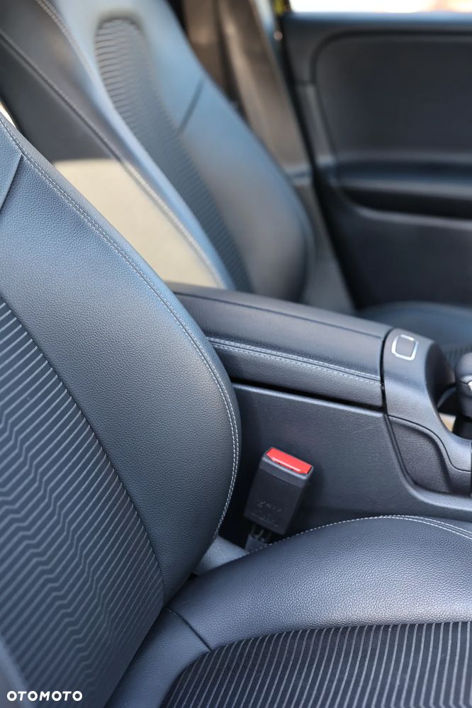 Mercedes-Benz GLB - 16