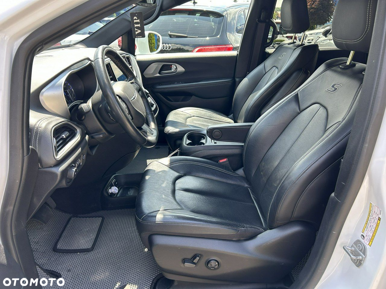 Chrysler Pacifica - 19