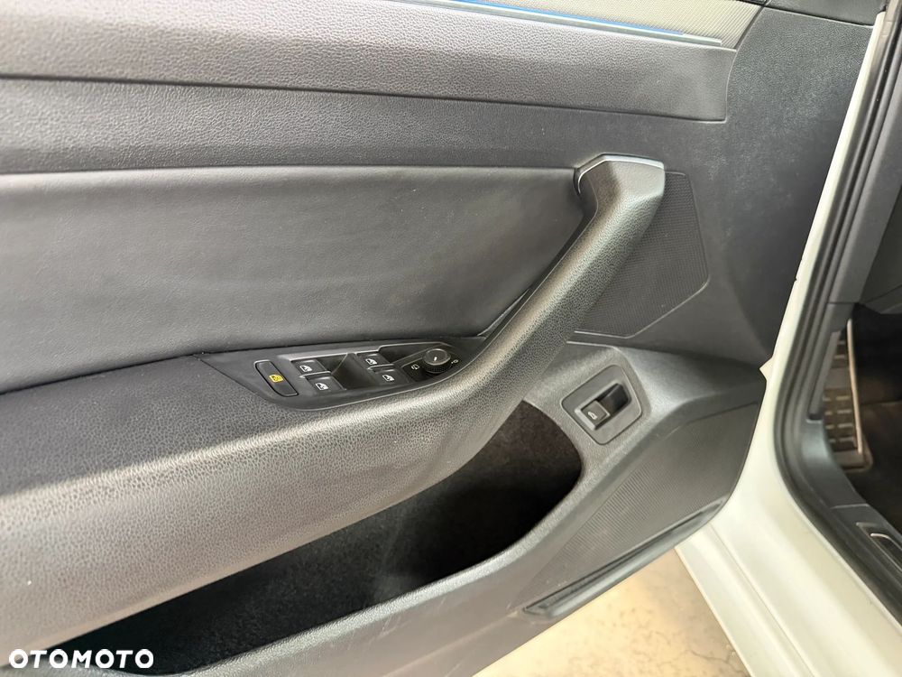 Volkswagen Arteon 2.0 TSI 4Motion R-Line DSG - 17